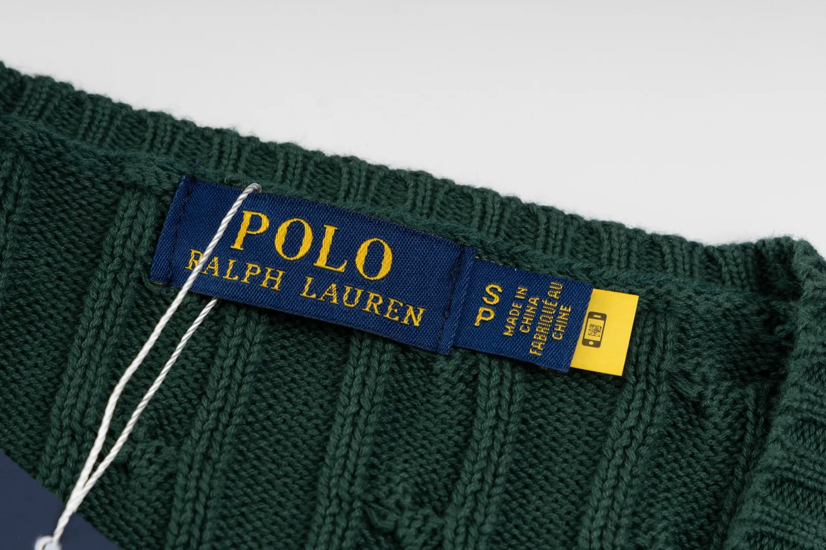 P210 #R90 RALPH LAUREN Thirteen colors of Ralph Lauren classic small label embroidery V-neck pullover cable cardigan sweater women's top, high-density LOGO embroidery on the chest, original customization of tag accessories. Made of pure cotton yarn, pure cotton is skin-friendly and comfortable, small label war horse embroidered twist button V-neck sweater🐎High quality, follow the blogger to learn how to wear it! Let’s buy a Ralph Lauren cable sweater. It’s a super hard-to-find series after it became popular. It’s hard to find one on the official website. It’s simple and practical to wear, with a lazy and loose feel. The thickened fabric has more texture, feels soft and delicate, and has a loose fit. Whether worn alone or layered, you can wear different styles of fashion with just one piece!   Size： Sleeve length: 60/61/62/63
